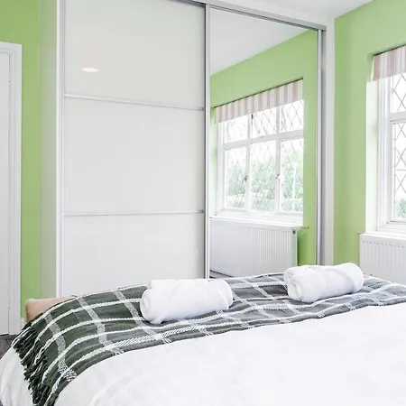 Stunning Place, Close To Windsor & Heathrow & Private Parking Burnham  Exterior photo
