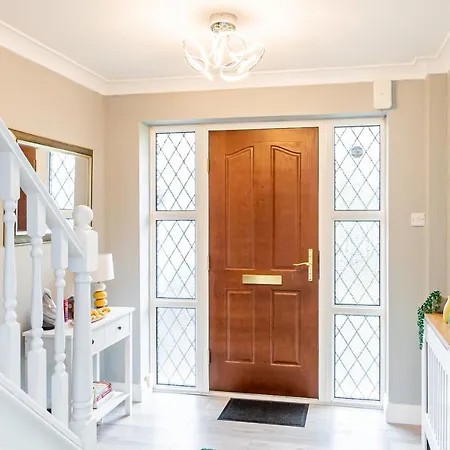 Stunning Place, Close To Windsor & Heathrow & Private Parking Burnham  Exterior photo