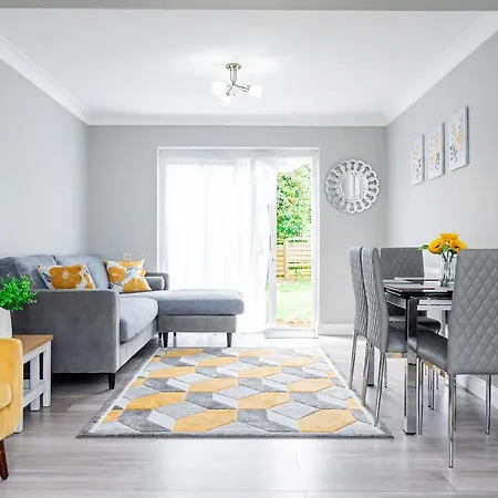 Stunning Place, Close To Windsor & Heathrow & Private Parking Burnham  Exterior photo