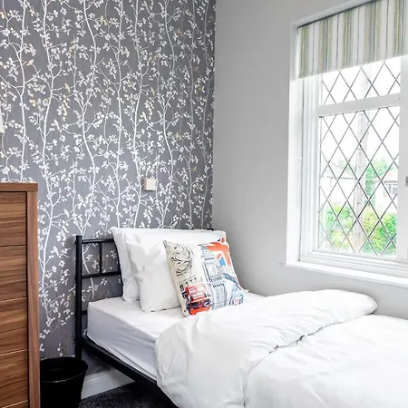 Stunning Place, Close To Windsor & Heathrow & Private Parking Burnham  Exterior photo
