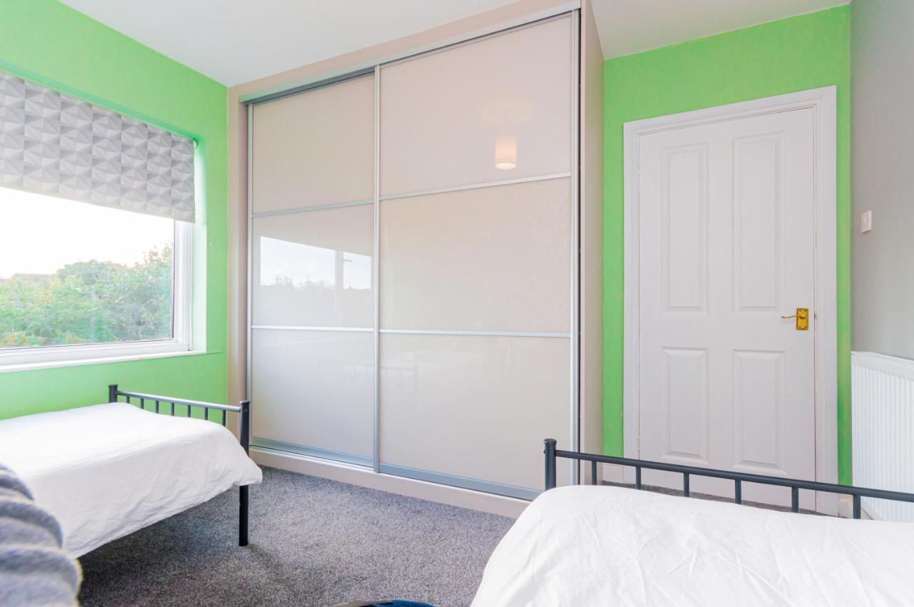 Stunning Place, Close To Windsor & Heathrow & Private Parking *