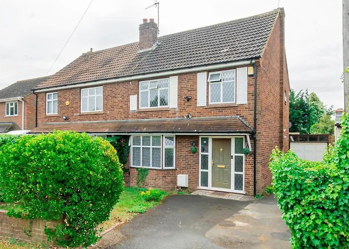Stunning Place, Close To Windsor & Heathrow & Private Parking