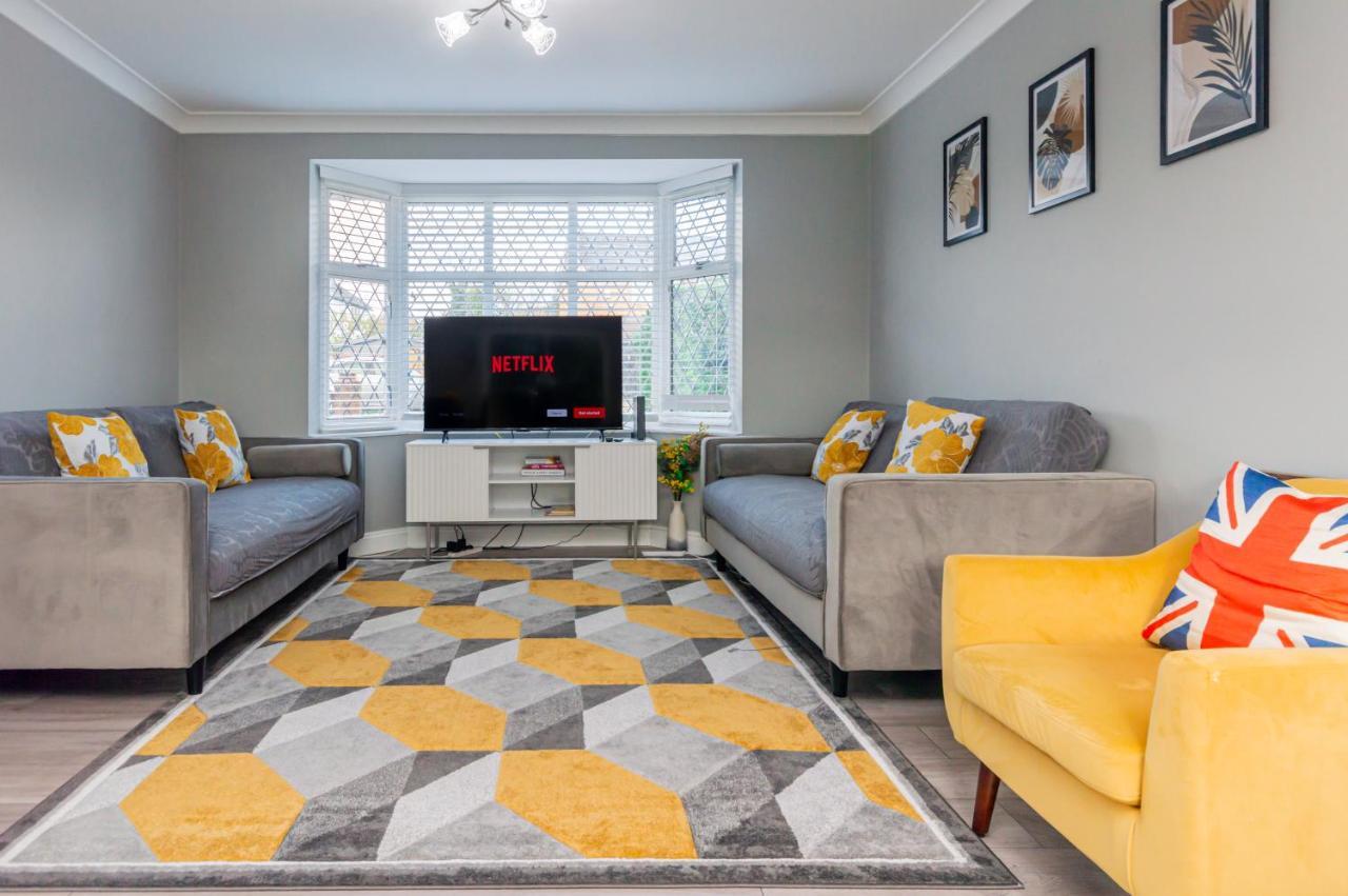 Stunning Place, Close To Windsor & Heathrow & Private Parking Holiday home *