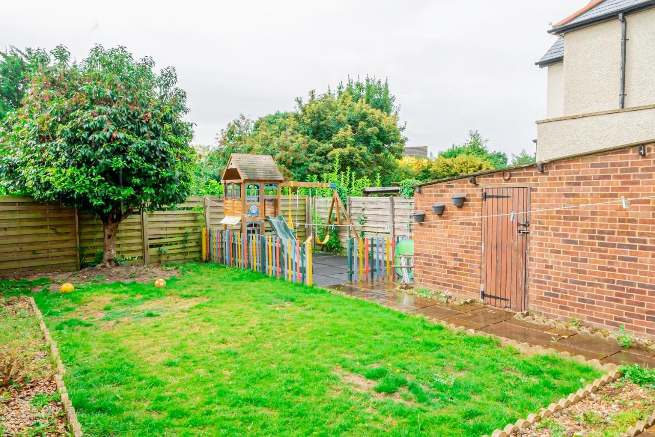 Stunning Place, Close To Windsor & Heathrow & Private Parking Holiday home *