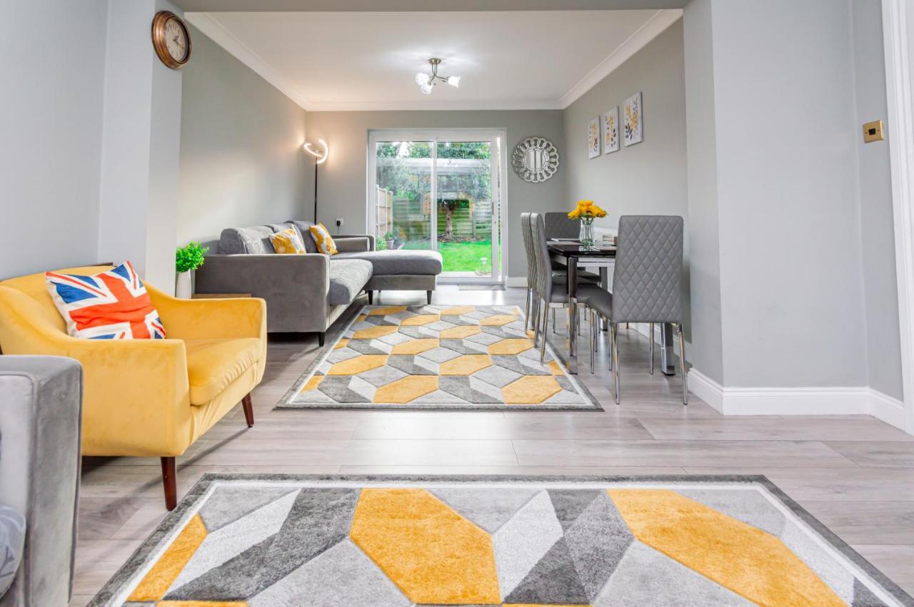 Stunning Place, Close To Windsor & Heathrow & Private Parking