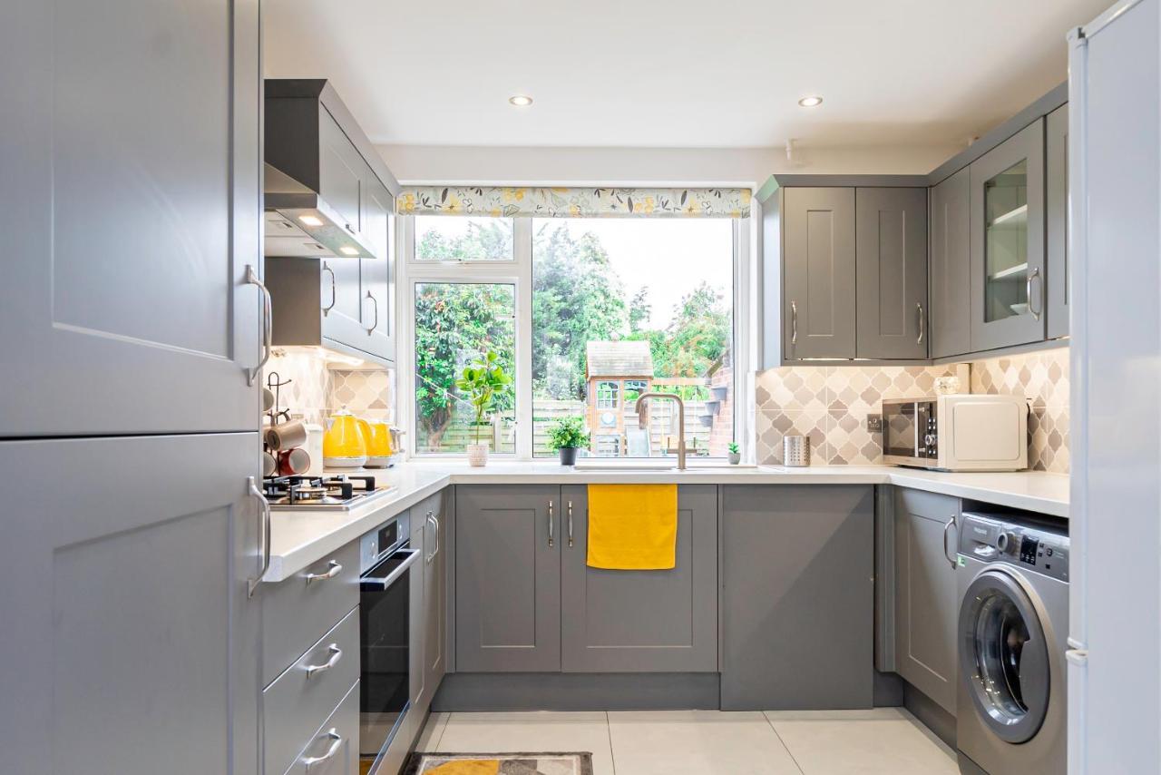 Stunning Place, Close To Windsor & Heathrow & Private Parking
