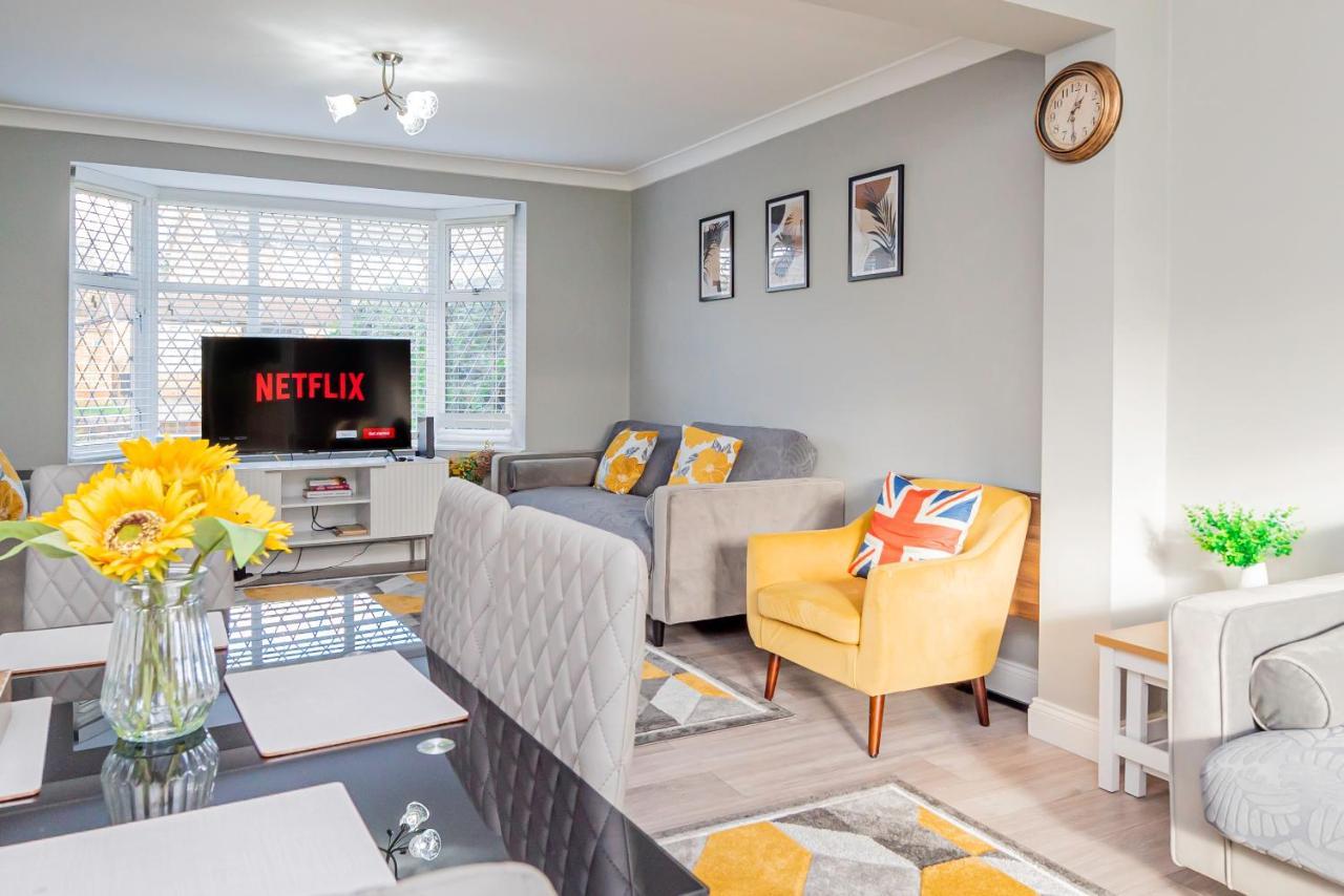 Stunning Place, Close To Windsor & Heathrow & Private Parking Holiday home *