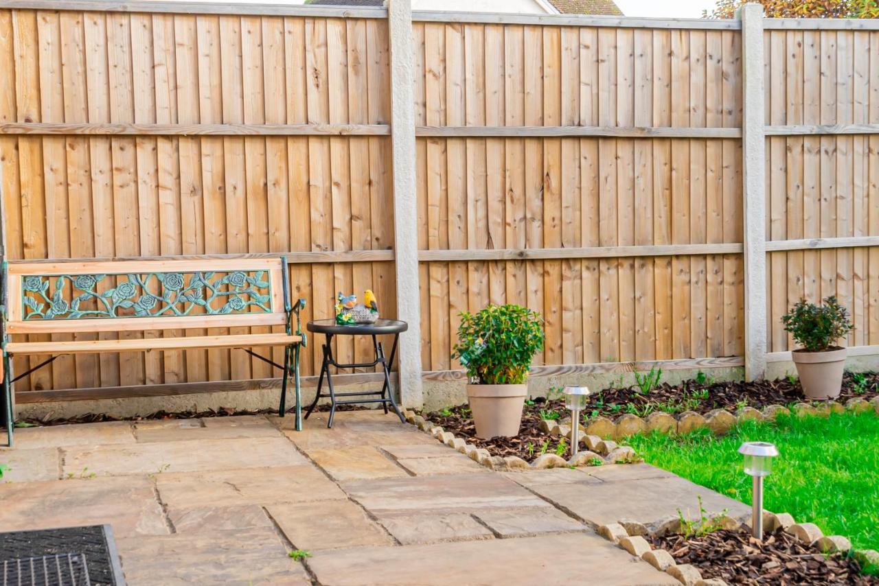 Holiday home Stunning Place, Close To Windsor & Heathrow & Private Parking