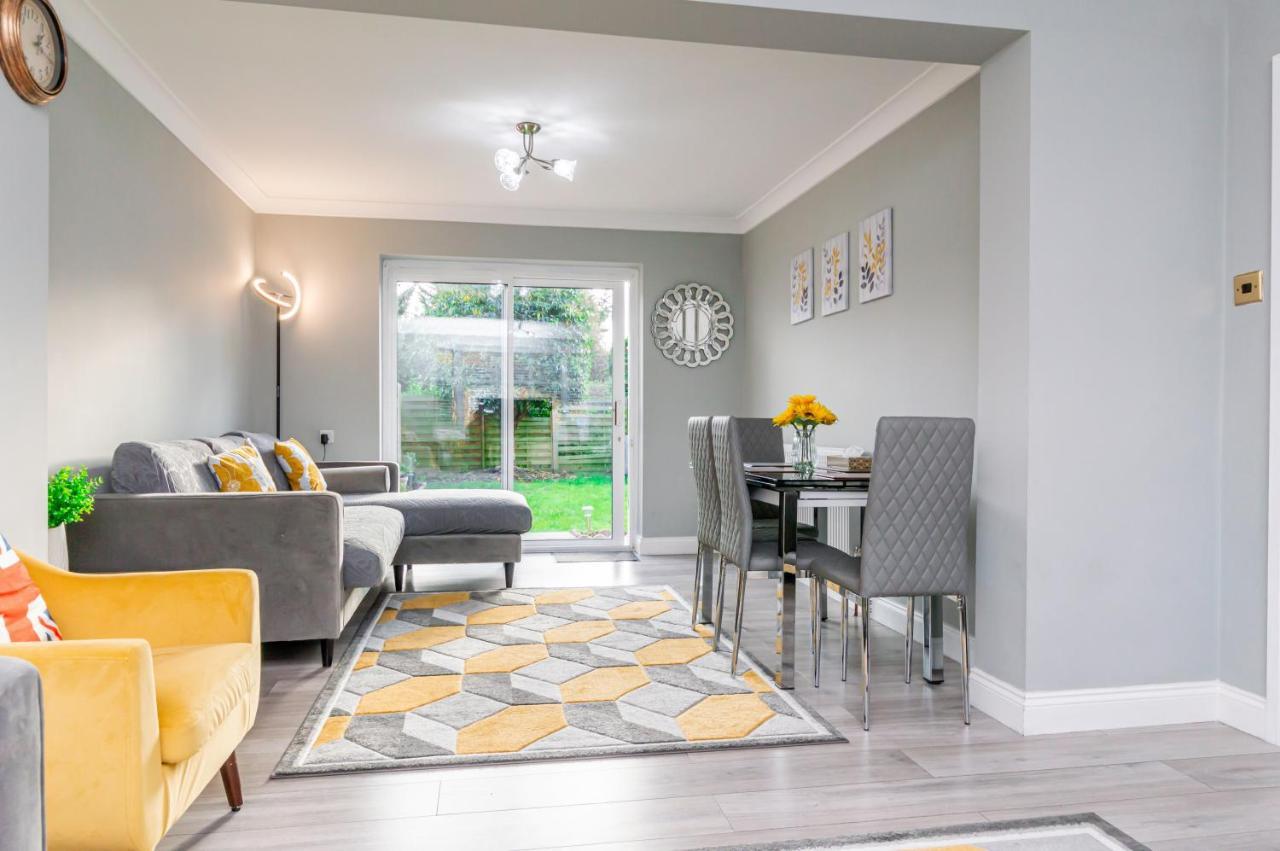 Stunning Place, Close To Windsor & Heathrow & Private Parking Holiday home *