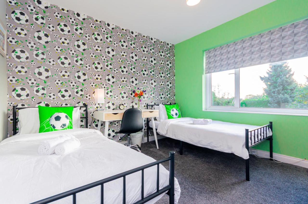 Holiday home Stunning Place, Close To Windsor & Heathrow & Private Parking